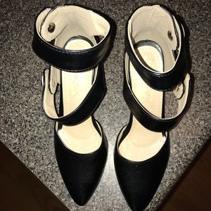 New without tag Black Heels.
